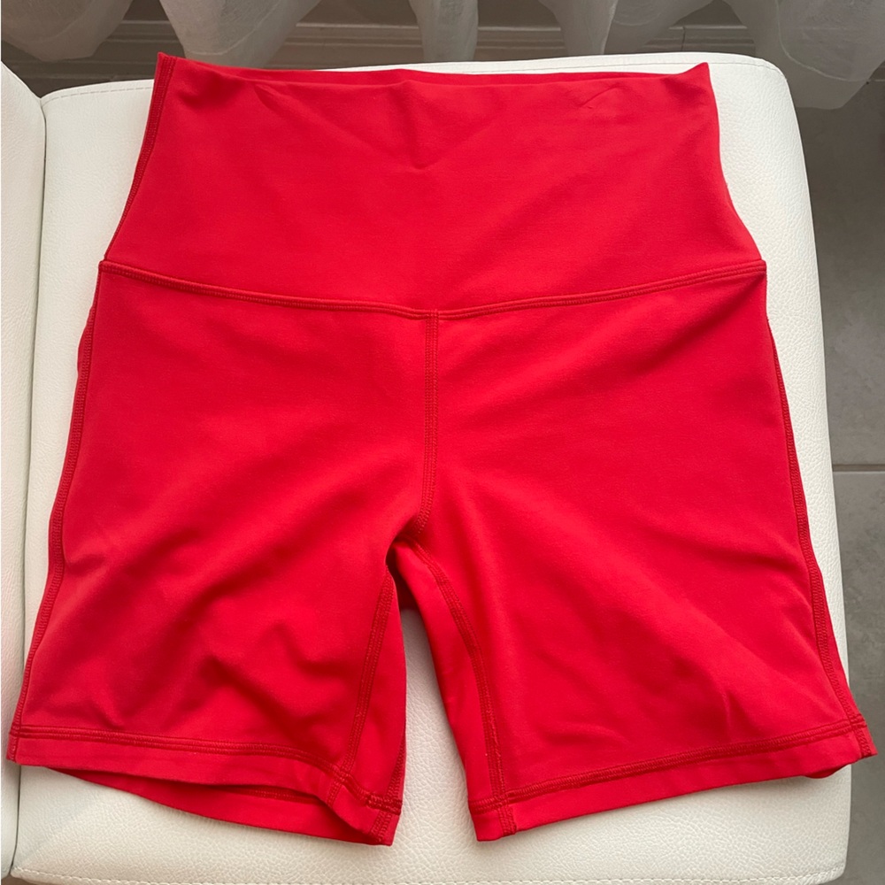 Lululemon align HR 6in shorts